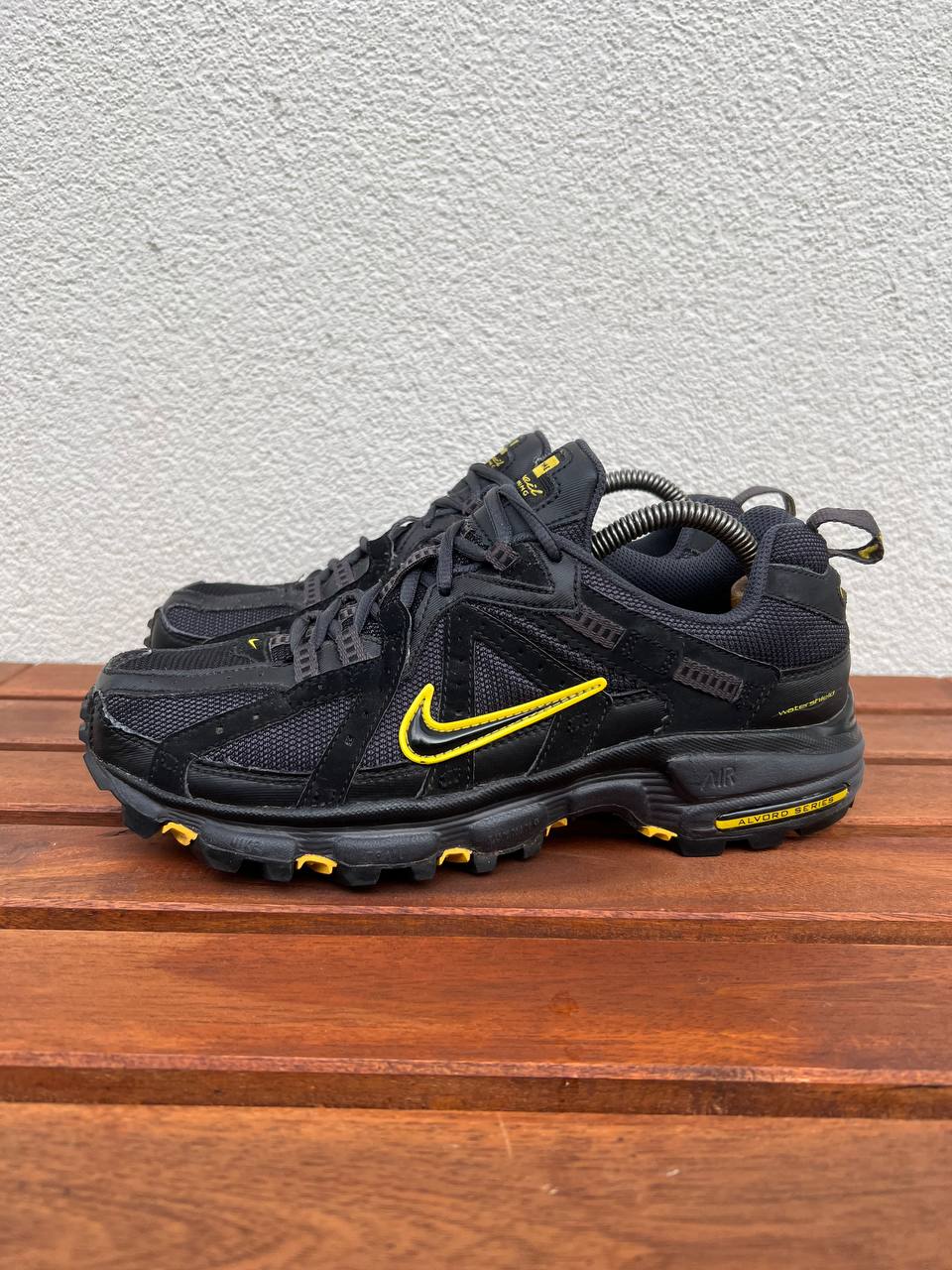 2008 Vintage Nike ACG Trail Running Shoes