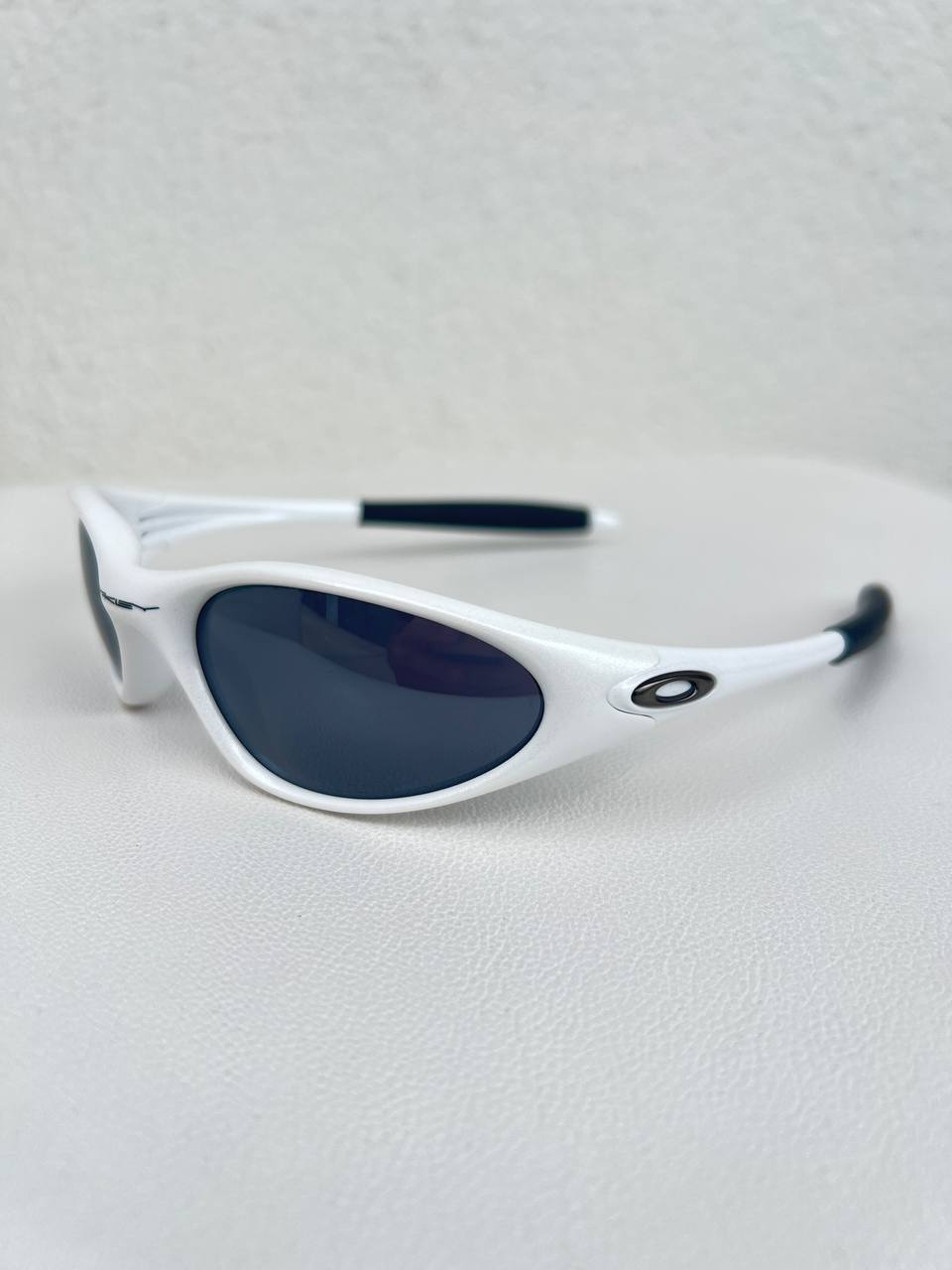00s Vintage Oakley Minute 1.0 Gen 2 Pearl White Black Iridium Sunglasses