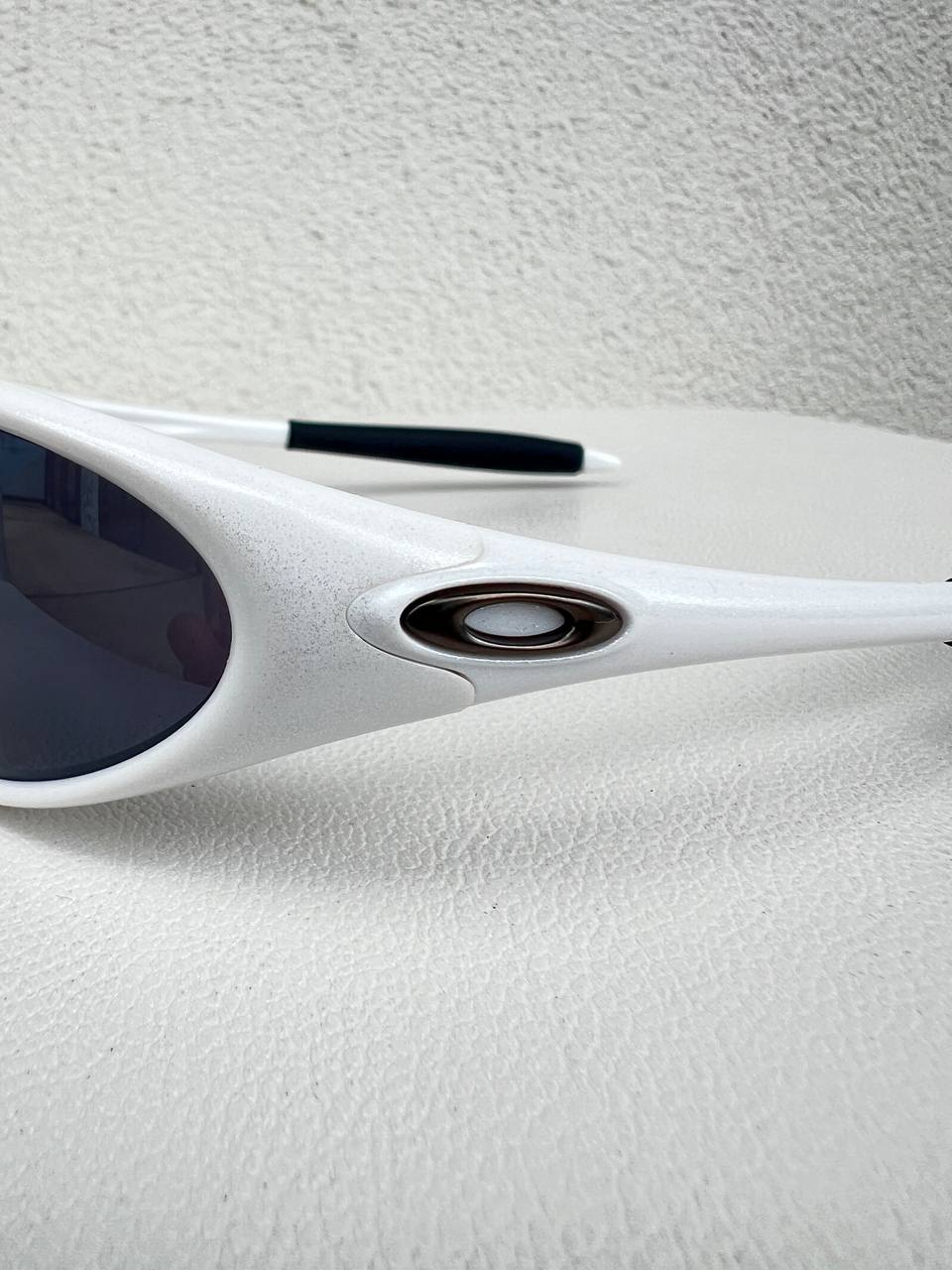 00s Vintage Oakley Minute 1.0 Gen 2 Pearl White Black Iridium Sunglasses