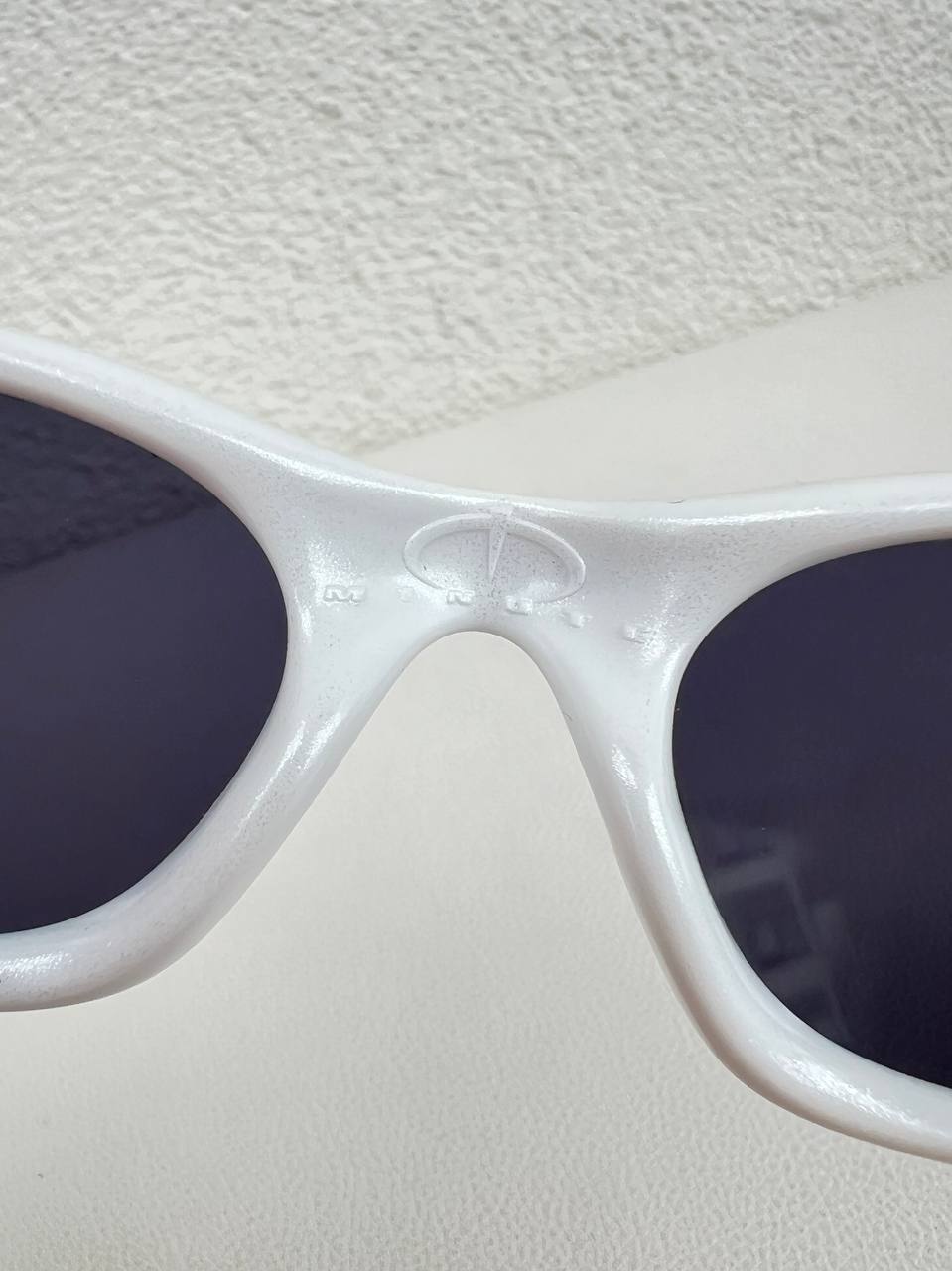 00s Vintage Oakley Minute 1.0 Gen 2 Pearl White Black Iridium Sunglasses